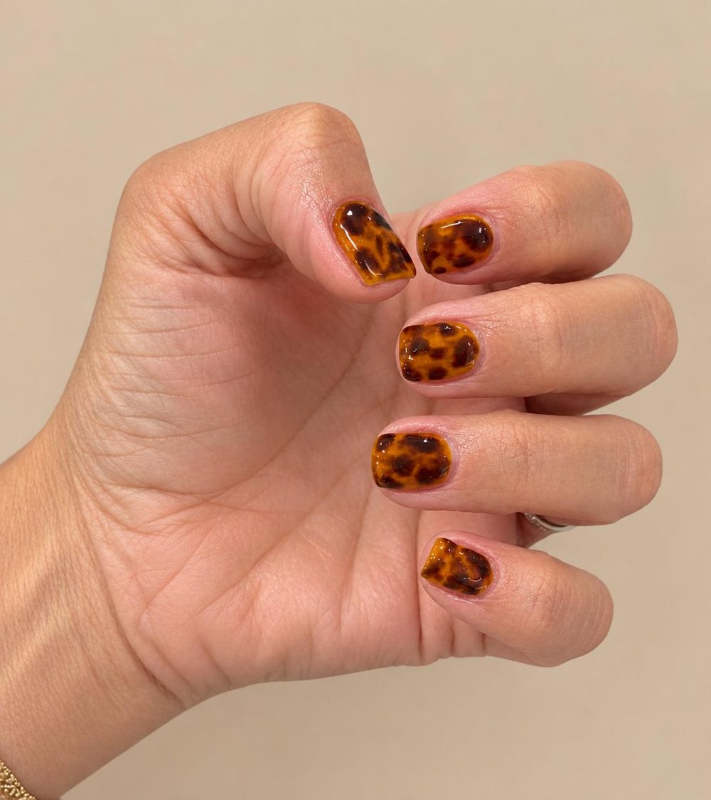 Short square tortoiseshell gel nails